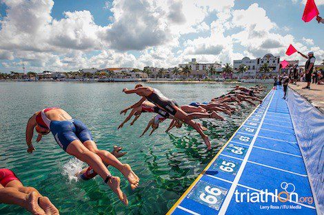 Women's swim start at ITU Cozumel 2013 - Photo by Larry Rosa/ITU