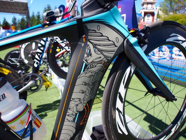 The deep downtube of the Shiv is an ideal canvas for the intricate paint scheme, which features a turbine engine wherein fuel is turned to thrust.
