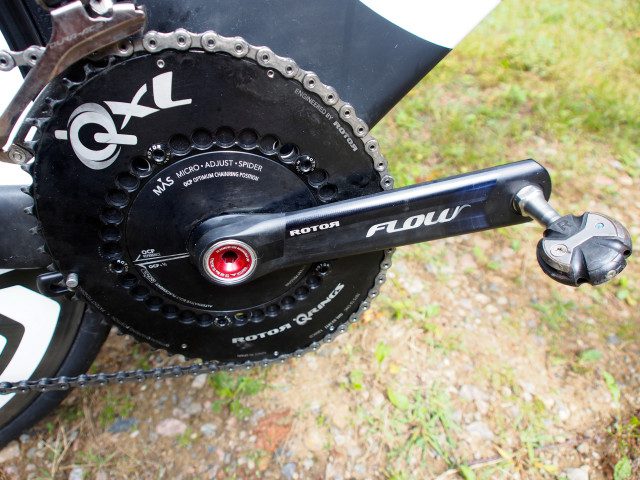 Heather's P5 is equipped with the unusual Rotor Q-rings, which are oval shape instead of round. Rotors claimed this allows the rider to push a bigger gear when their legs are at their most powerful, at the 3 o'clock position; whilst presenting a smaller gear to the rider at their least powerful at the 6 and 12 o'clock. The rings are attached to Rotors' own Flow crank, which Rotors claims are aerodynamically shaped.