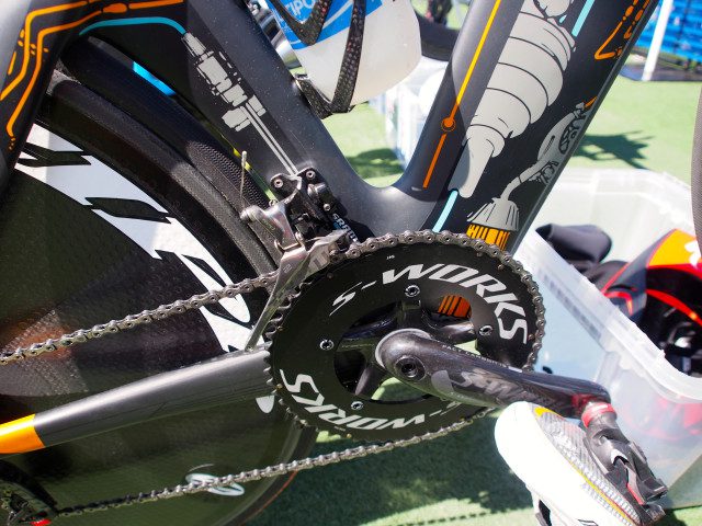 The Specialized S-works crank is actually a design Specialized licensed from Lightening, a boutique crank manufacturer. The carbon crankset is amongst the stiffest and lightest crank around, the chainring is also solid to boost stiffness. Interestingly, Gomez uses the relatively uncommon Time pedals.