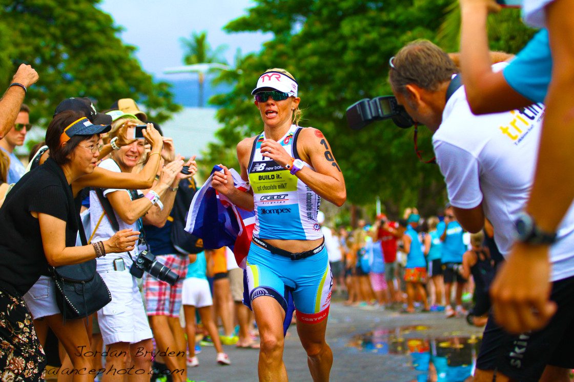 Что такое триатлон. Айронмен Гавайи. Триатлон Гавайи. Ironman триатлон бег. Триатлон старт Гавайи.