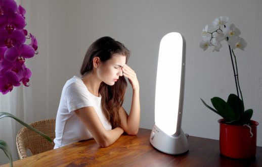 Light therapy against headache
