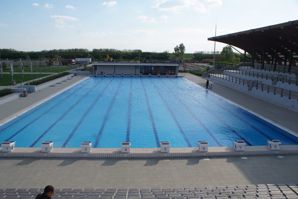 An outdoor 50 m pool is part of the extensive sports facilities at the x-bionic sphere.