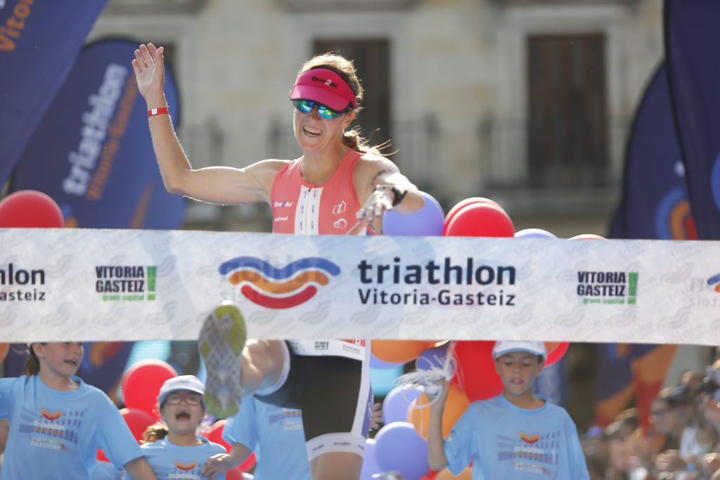 Brooke Brown wins Triathlon Vitoria-Gasteiz