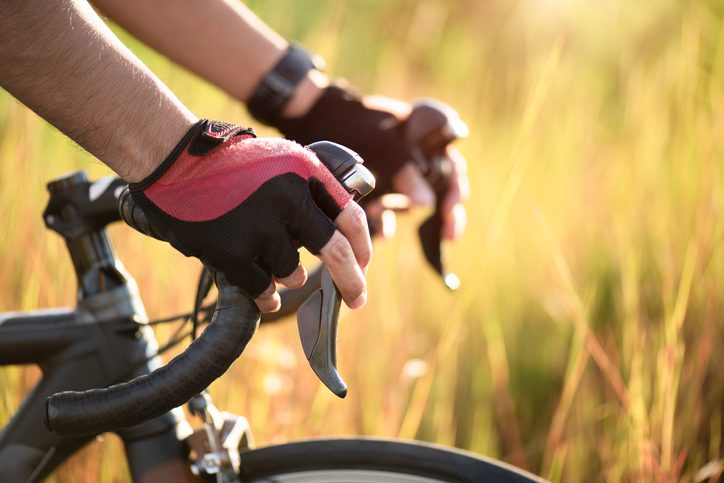 Handlebar palsy: What to do about numb hands on the bike? - Triathlon  Magazine Canada