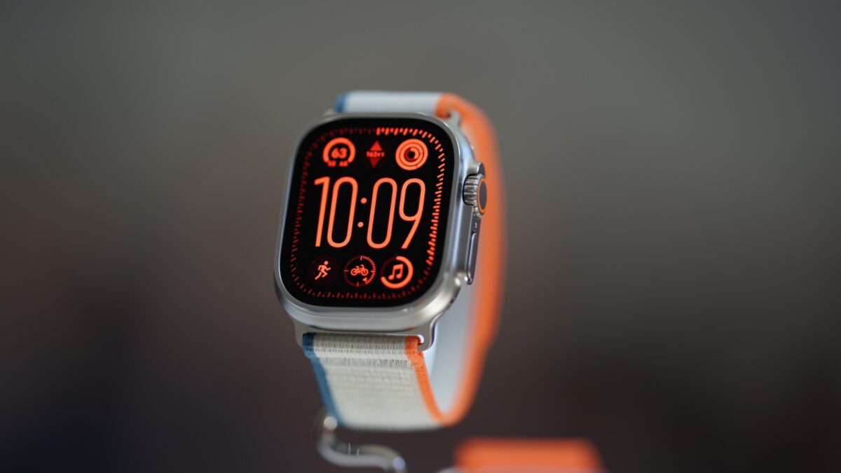 A detailed look at the features on the new Apple Watch Ultra 2, including  the new control gesture - tapping your fingers - Triathlon Magazine Canada